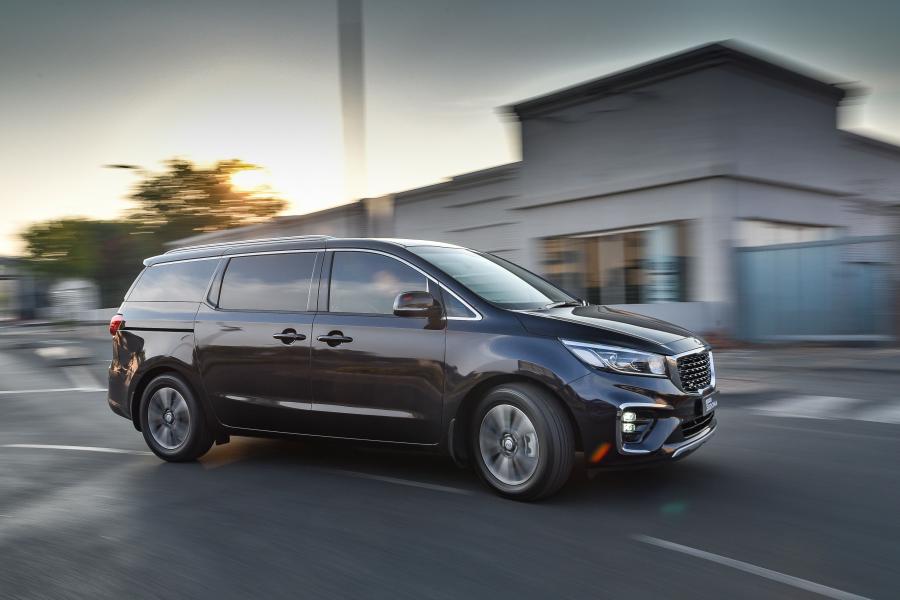  Kia Grand Sedona (YP) 2018 года  (ZA) (фото 3 из 40)